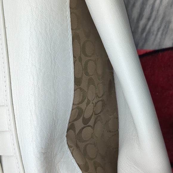 Coach Vintage Trifold Wallet - Picture 15 of 15